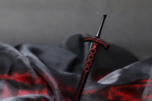 「Fate[HF]」セイバーオルタの宝具“エクスカリバー・モルガン”を再現！ 精巧なミニチュアアイテムに注目 画像