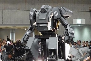 Amazonで人型巨大ロボ「クラタス」が取り扱い開始 画像