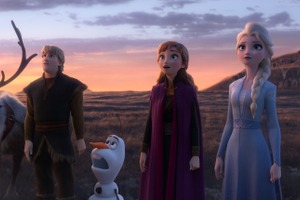 「アナと雪の女王2」待望の本編映像公開！ オラフが“エルサ”のモノマネ!? 画像
