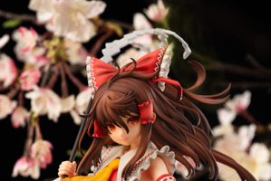 「東方Project」楽園の素敵な巫女“博麗霊夢”が立体化！フリルも優美に再現 画像