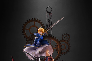 「Fate/stay night」15周年フィギュアが圧倒的存在感！ 武内崇監修で、“士郎＆セイバーの名シーン”を再現 画像