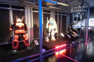 実物大ガンダムの新演出「RISE!」がスタート 「ガンダム35周年展」も開催 画像