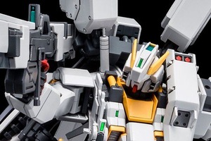 「ガンダム A.O.Z」TR-1［ヘイズル・アウスラ］、MGでガンプラ化！ “フルアーマー”のボリューム感を見よ 画像