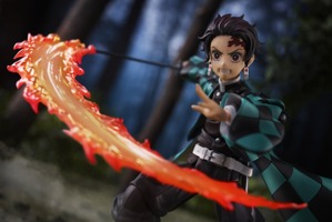 「鬼滅の刃」竈門炭治郎がアクションフィギュアに！ 関節パーツで劇中シーンの再現可能＆小さくなった禰豆子も付属 画像