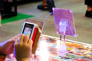 操作・機能はスマホ並み　テンカイナイトで発売のアニメ連動携帯ゲーム機 画像