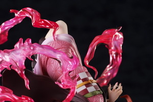 「鬼滅の刃」“血鬼術 爆血!!” 臨場感あふれる禰豆子が1/8スケールでフィギュア化 画像