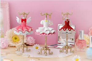 「カードキャプターさくら」歴代衣装がジュエリースタンドに！ 「クロウカード編」「さくらカード編」など全4種 画像