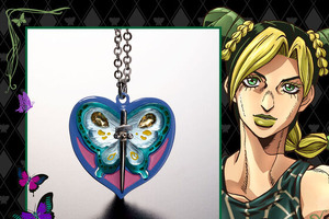 「ジョジョ ストーンオーシャン」徐倫のトレードマーク“蝶々”＆お守り“ロケット”がアクセサリーに！ ペンダントやピアスなど展開 画像