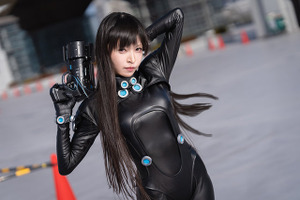 【コスプレ】「GANTZ」スーツ姿で美しいボディラインが際立つ！ 人気レイヤー・まゆろん 画像