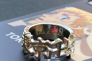 「東京リベンジャーズ」“東卍”文字リングなど全26アイテムがラインナップ！サンキューマートと初コラボ 画像