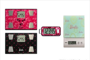 タニタがバービーのコラボ商品販売　体組成計、デジタルクッキングスケール、歩数計 画像
