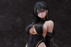 スラリと伸びるセクシーな脚にくぎ付け！イラストレーター・ハヤブサのオリジナルキャラクター「黒チャイナさん」が初の立体化 画像