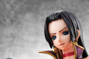 「ワンピース」ボア・ハンコック、溶かされたチャイナ服と大胆露出にドキドキ！ 15周年記念特別番組「3D2Y」フィギュア再販 画像