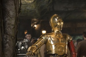 R2-D2とC-3POが「スター・ウォーズ/フォースの覚醒」に登場!　場面カット公開 画像