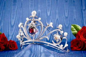 「ベルサイユのばら」お値段1億1千万円！マリー・アントワネットのティアラが広島県内で初の展示・販売 画像