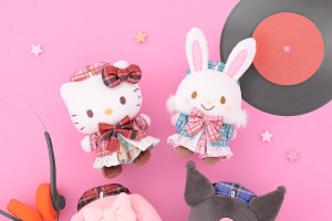 「サンリオ」シナモロールやマイメロディが80年代アイドルに♪ チェックの衣装がキュートなむにゅぐるみマスコット登場 画像