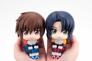 「ガンダムSEED FREDOM」アスラン＆キラがちょこんと見上げて可愛くお座り♪ フィギュア「るかっぷ」登場 画像