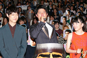 「俺物語!!」初日で鈴木亮平が男泣き！　高校生役に葛藤も…次は小学生？ 画像