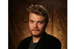 ハリウッド版「攻殻機動隊」　バトー役にデンマーク出身のピルウ・アスベック、“笑い男”も登場 画像