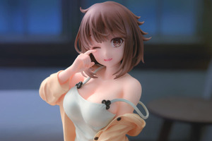 座ってても分かる凄い太もも！ナイトウェア姿の「ライザ」1/7スケールフィギュアが予約受付中 画像