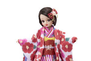 着物をまとった大人の「リカちゃん」咲き誇る椿の美しさ…プレミアムリカ Kimono 和椿でレトロモダンを表現 画像