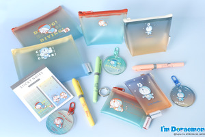 ドラえもんが水泳やサッカーを楽しむ♪ 夏にピッタリさわやかな新作グッズ登場 画像