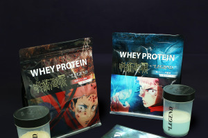 「呪術廻戦」虎杖悠仁の“呪力”を微炭酸で体感！「ビーレジェンド」コラボプロテイン第2弾が登場 画像