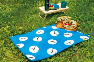 「ドラえもん」の“タイムふろしき”がピクニックシートに！座り心地抜群＆防水素材で便利♪ 画像