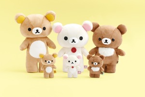 リラックマが立った!? 立てて飾れるぬいぐるみ新登場！ ぬいぐるみ素材のバッグや財布も♪ 画像
