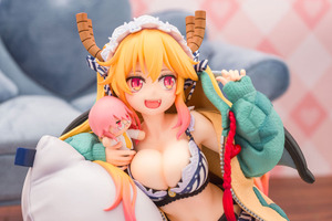 「小林さんちのメイドラゴン」トール&エルマがおうちでリラックス♪パーカー姿でフィギュア化 画像