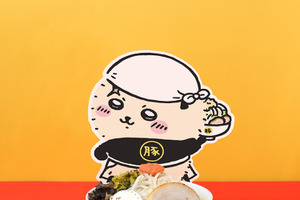 「ちいかわラーメン 豚」減ったか？腹!! ラッコのオリジナルどんぶり入りの“豚骨”が期間限定で登場 画像