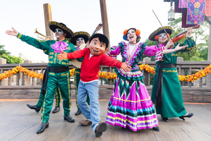 ミゲルも登場！東京ディズニーシー、ディズニー＆ピクサー映画「リメンバー・ミー」の世界がテーマの「ラソス・デ・ラ・ファミリア」初開催 画像