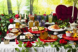 「ディズニー ツイステ」ハーツラビュル寮の“ティーパーティー”にご招待♪ 王冠やトランプを模したメニュー＆グッズ登場のカフェ開催 画像