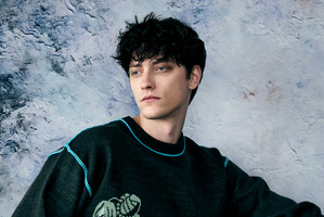 「ジョジョ」徐倫と承太郎の親子カーディガンや、ドッピオの「とうおるるる…」シャツも！「グラニフ」最新コラボ登場 画像