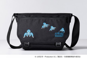 「攻殻機動隊S.A.C」タチコマがかわいい♪ 笑い男マークも裏に潜む…！ 特別デザインの「Manhattan Portage」コラボバッグ3種登場 画像