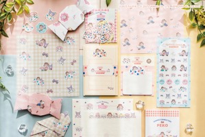 「サンリオキャラクターズ」不二家“ペコちゃん”とコラボ！まねっこした表情がキュートな文具シリーズ登場 画像