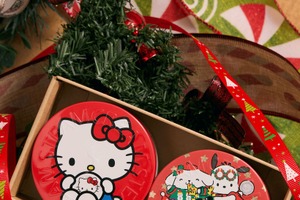 ハローキティたちがクリスマスセーターでパーティ♪ 限定デザインがキュートすぎ！「スチームクリーム」クリスマス商品が登場 画像