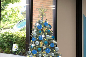 ドラえもんのクリスマスツリー♪「サンタメール」は1話丸ごと原画展示！クリスマスムードの「藤子・F・不二雄ミュージアム」 画像