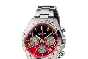 「2号機、発進！」エヴァ新幹線が腕時計に！エヴァ2号機をモチーフにした鮮やかな赤に注目 画像