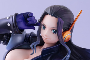 「ワンピース」大胆ボディのニコ・ロビン、キュート＆セクシーに立体化♪ 前から見ても後ろから見ても迫力の造形にドキドキ！ 画像