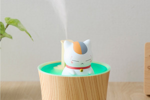 「夏目友人帳」ニャンコ先生がお風呂でリラックス♪ 冬にぴったりなルームライト加湿器が登場 画像