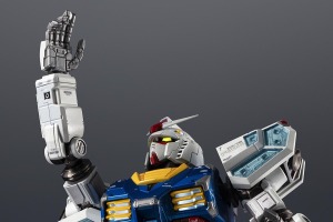 「たかがメインカメラが光るだけだ！」ガンダムが超合金より立体化！メインカメラ・デュアルカメラ・胸部ダクトにライトアップギミックを搭載！ 画像