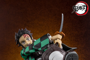 「鬼滅の刃」“必ず倒す 鬼舞辻無惨”！炭治郎が無限城決戦時でフィギュア化！背景シート付きで劇中再現も 画像