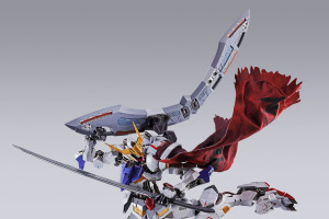 【再販開始】「METAL BUILD ガンダムバルバトス（第4形態）」の2次抽選がスタート！新規武装のブーメランメイスと赤のマントで10周年に相応しい仕上がりに！ 画像
