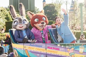上戸彩が「ズートピア」ジュディ＆ニックとサプライズ登場！東京ディズニーランドでスペシャルグリーティング開催 画像