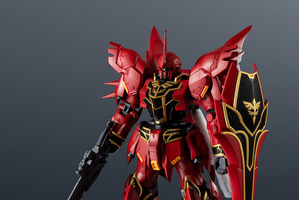 「見せてもらおうか。新しいガンダムの性能とやらを」「機動戦士ガンダムUC」よりシナンジュが再販！赤を基調としたカラーリングに黒と金の装飾が映える 画像