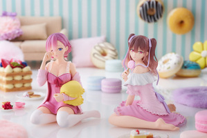 「2.5次元の誘惑」リリサ・美花莉・ノノア・アリアがネグリジェ姿に！タイトーくじにフィギュア、タペストリーなど登場 画像