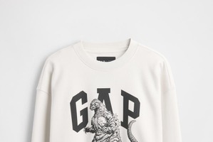 「ゴジラ」×Gapと初コラボ！大胆なゴジラデザインや、“VSデストロイア”のワンシーンなどがアパレルに 画像