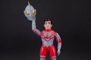 「ウルトラマン」“マスク取れゾフィー”ソフビや、ゼットンTシャツも！「ウルトラマン 駅ナカ POP UP SHOP in 大宮駅」グッズラインナップ情報到着 画像