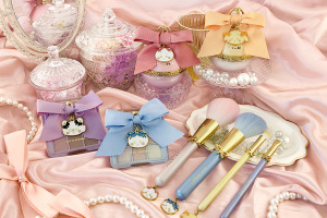 気分アゲー♪ 「ちいかわ」デザインのコスメで毎日のメイクを楽しく！「リボンコスメシリーズ」発売 画像